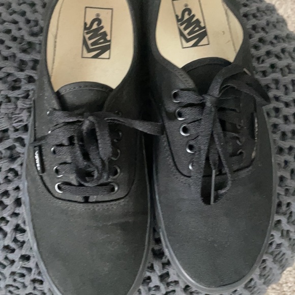 Men’s Vans - Picture 4 of 6